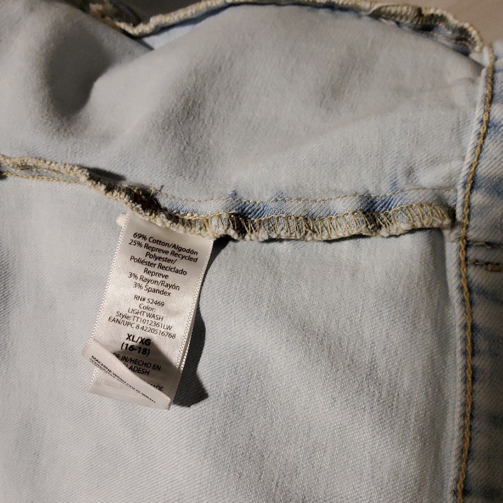 Time and Tru Light Wash Denim Jacket - Picture 8 of 8
